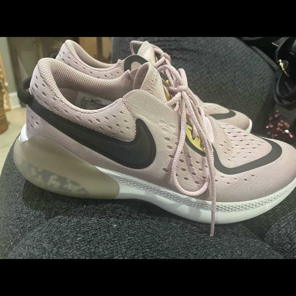 Womens Nike joyride sneakers size 9